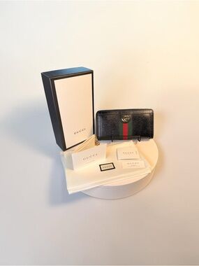 Gucci Black Leather Zip Around Wallet with Green-Red Web
